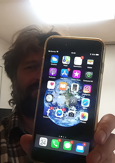 iPhone 6s Plus упал из самолета, а через полгода вернулся к хозяину целым. Это не первый случай - изображение 1 iPhone 6s Plus упал из самолета, а через полгода вернулся к хозяину целым. Это не первый случай - фото 1