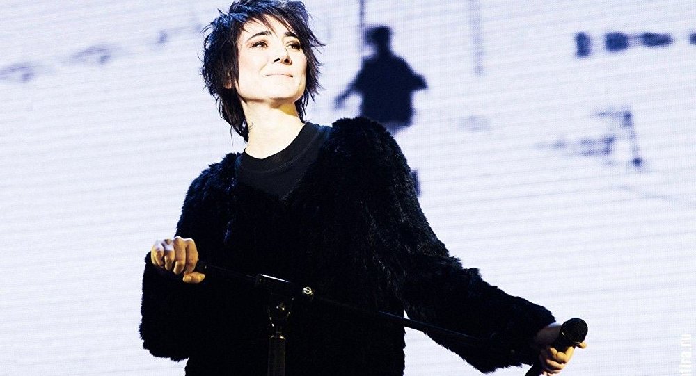 «Мне мало какие женские голоса нравятся» — Земфира объяснила, почему она не оценила Монеточку - фото 1