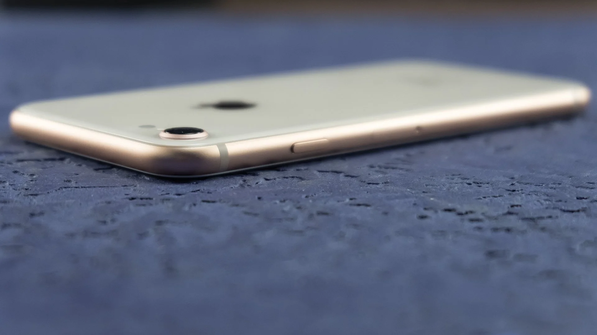 Обзор Apple iPhone 8: слишком дорогой «айфон для бедных» - фото 4