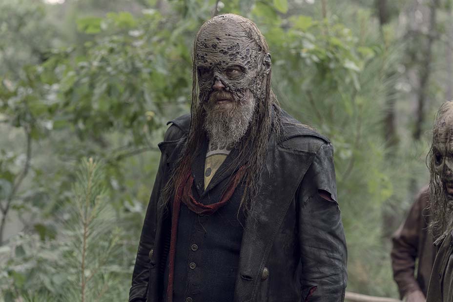 18 ноября вышла 7 серия 10 сезона сериала «Ходячие мертвецы» (The Walking Dead) под названием Open Your Eyes. Это предпоследний эпизод сезона, который после 8 серий уйдет на перерыв до февраля. Самое важное событие эпизода — один из членов общины Рика Граймса оказался шпионом Шепчущихся!