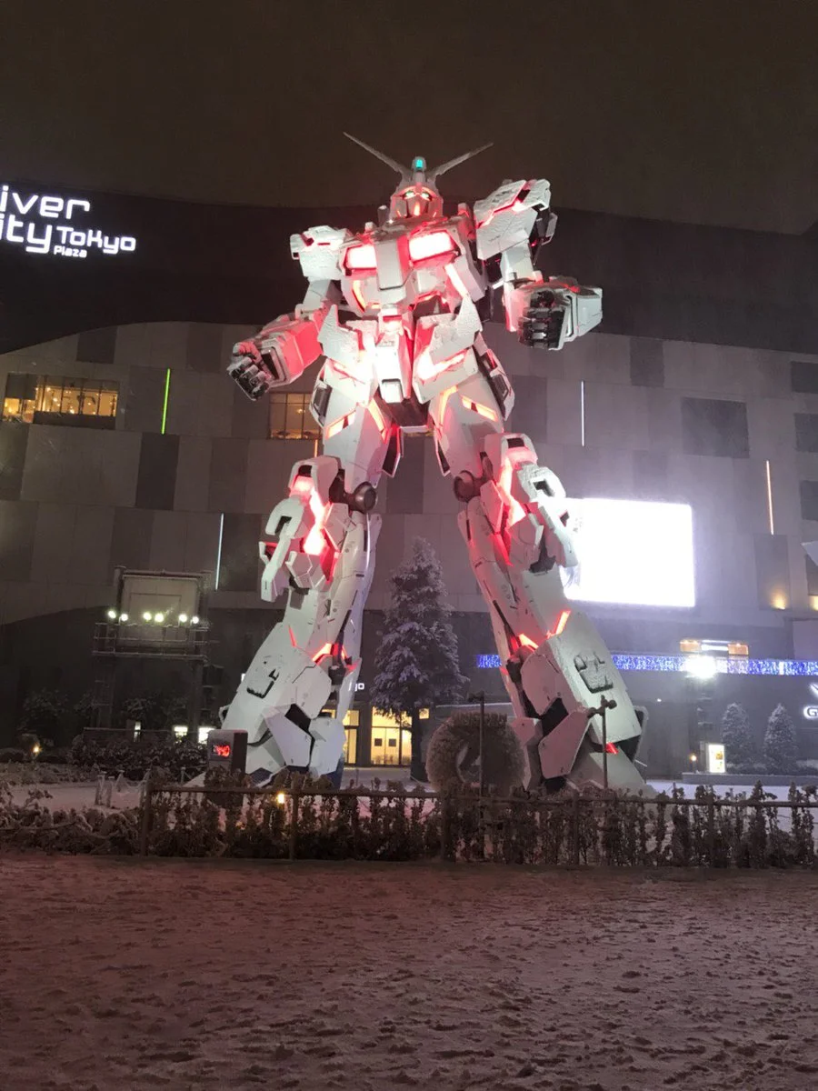 Такого вы еще не видели! Японские гигантские боевые роботы в снегу - фото 3