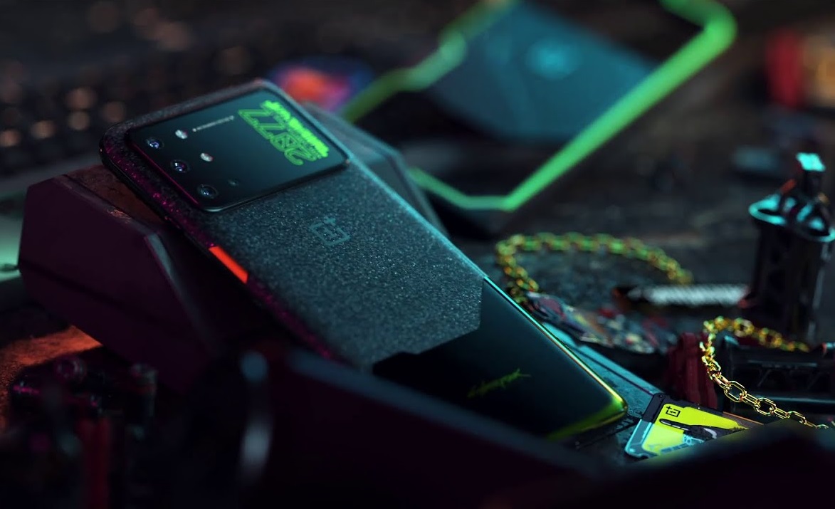 Еще до выхода Cyberpunk 2077 в онлайн-магазине AliExpress резко возросли запросы на товары и гаджеты с символикой игры или что-то в стиле киберпанка. Собрали лучшие, на наш взгляд, товары, которые могут понравиться фанатам.