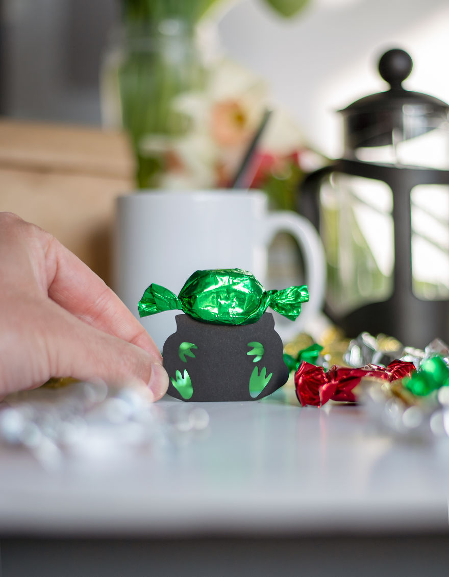 Джек Воробей из проводов и конфетный «малыш Йода»: энтузиаст делает необычные портреты героев кино - изображение 1 Джек Воробей из проводов и конфетный «малыш Йода»: энтузиаст делает необычные портреты героев кино - фото 1