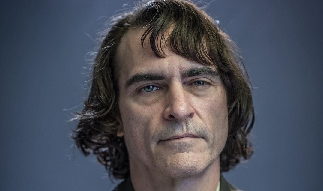 Новые кадры «Джокера» — герою сначала очень грустно, а потом внезапно весело - фото 1