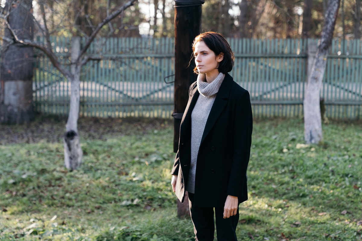 На видеосервисе Start появился пилот нового проекта Константина Богомолова «Хороший человек». Это сериал по мотивам реальной истории Михаила Попкова — ангарского маньяка, жертвами которого стали десятки «грешных» женщин. Разбираем первый эпизод сериала, вышедший сегодня.