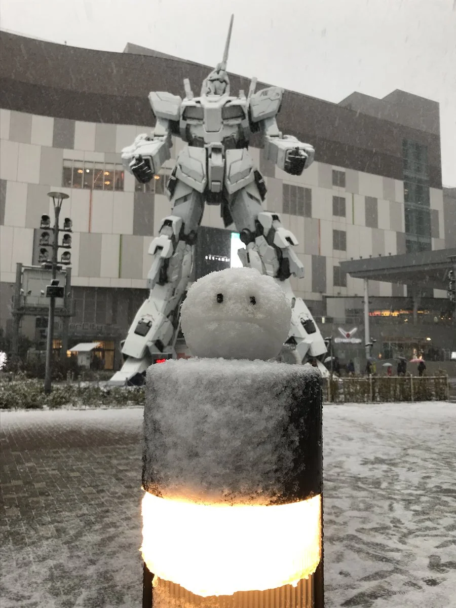 Такого вы еще не видели! Японские гигантские боевые роботы в снегу - фото 4