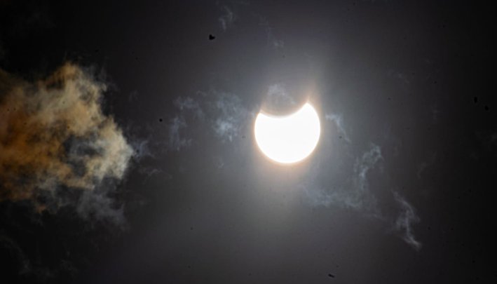 20 лучших фотографий солнечного затмения 21 июня, которое вы могли пропустить - фото 19