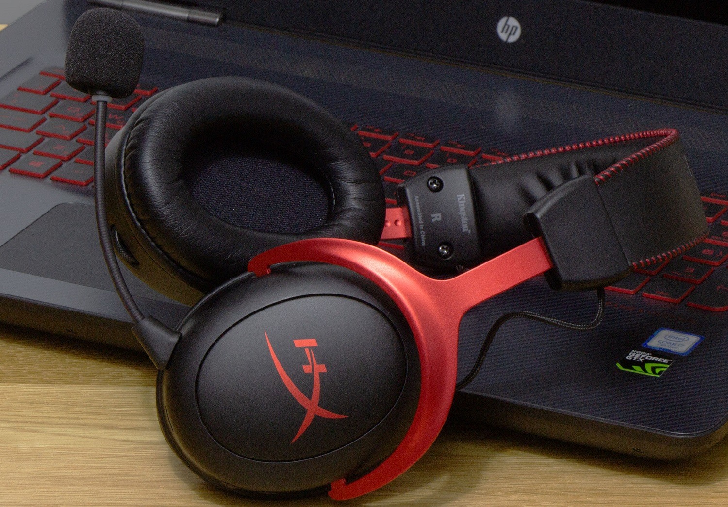 Cloud II от HyperX вышли в 2015 году. Многие геймеры оценили их за надежность и удобство, за качественное исполнение при сравнительно невысокой стоимости. Но в 2021-м пора двигаться вперед, поэтому встречайте беспроводную версию Cloud II.