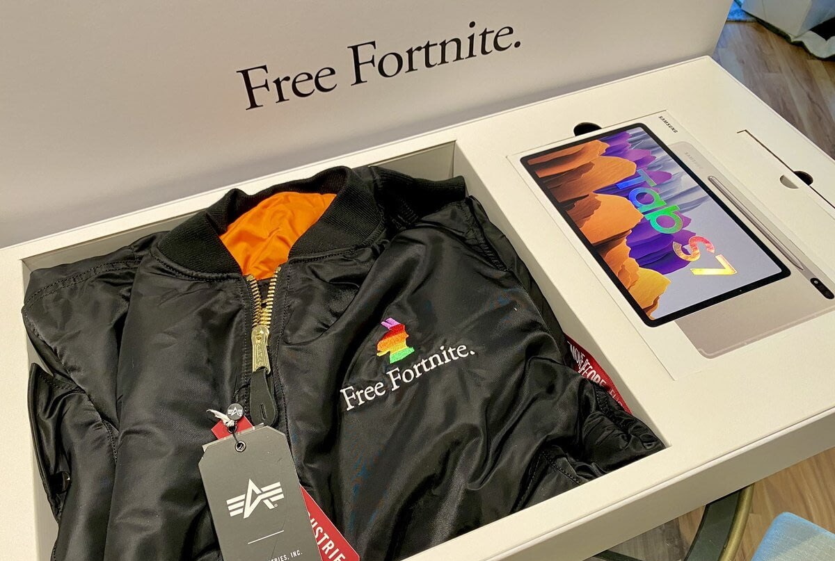 Epic Games и Samsung издеваются над Apple, рассылая блогерам наборы «Свободу Fortnite» - изображение 1 Epic Games и Samsung издеваются над Apple, рассылая блогерам наборы «Свободу Fortnite» - фото 1