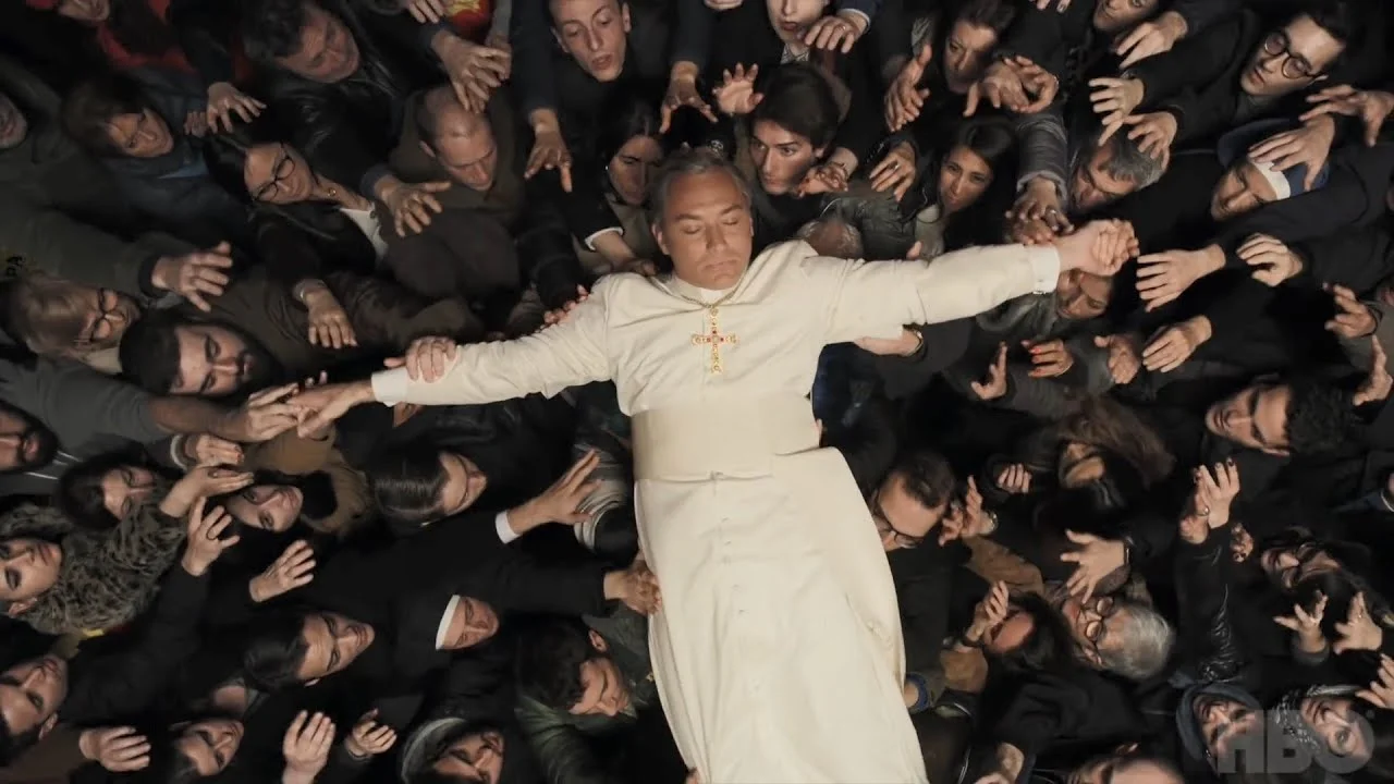 7 грехов «Нового Папы»: в чем кается Паоло Соррентино и почему стоит поставить свечку за Джуда Лоу - фото 4