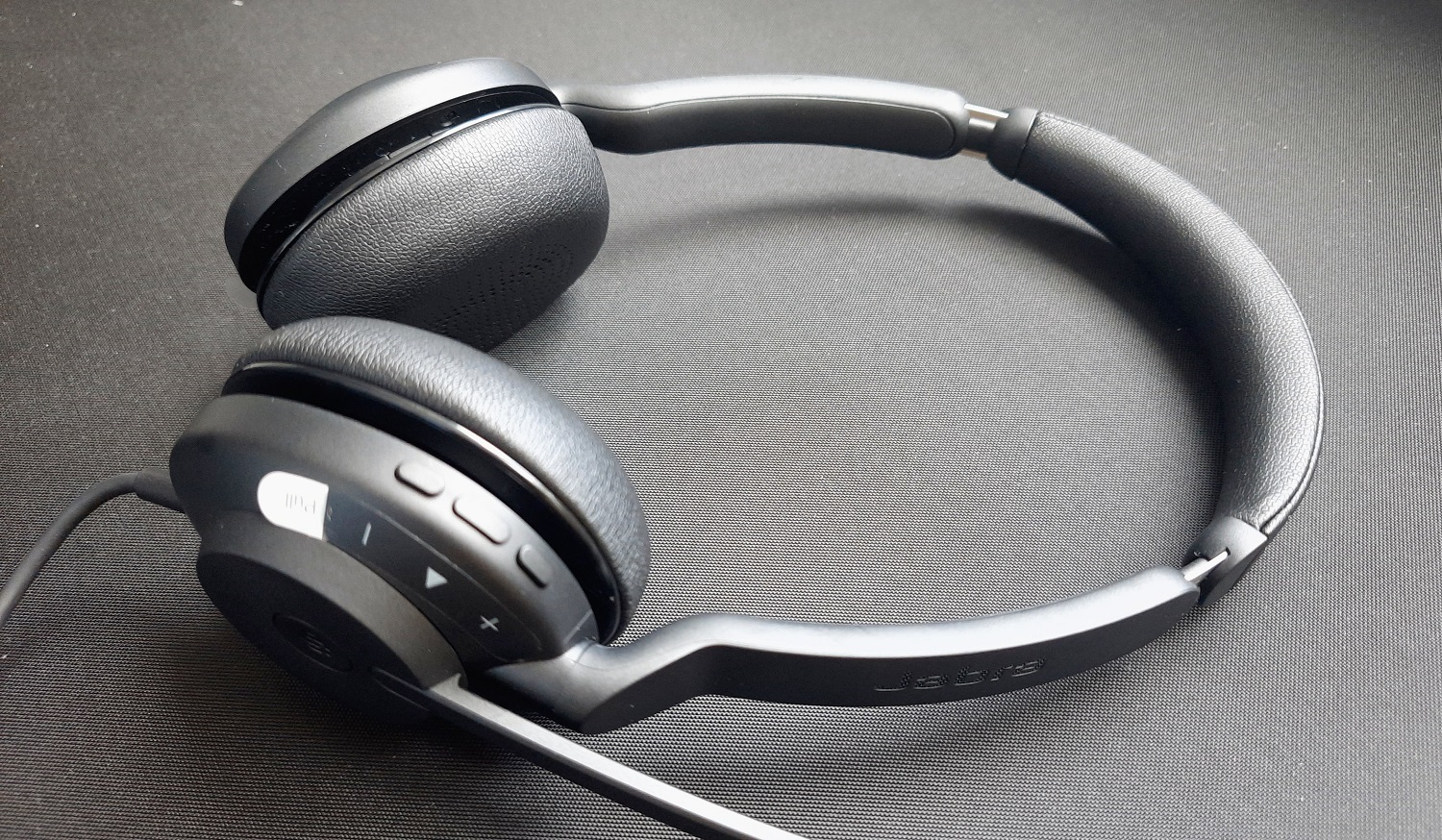 Обзор Jabra Evolve2 30: компактная проводная гарнитура для удалённой работы - фото 10