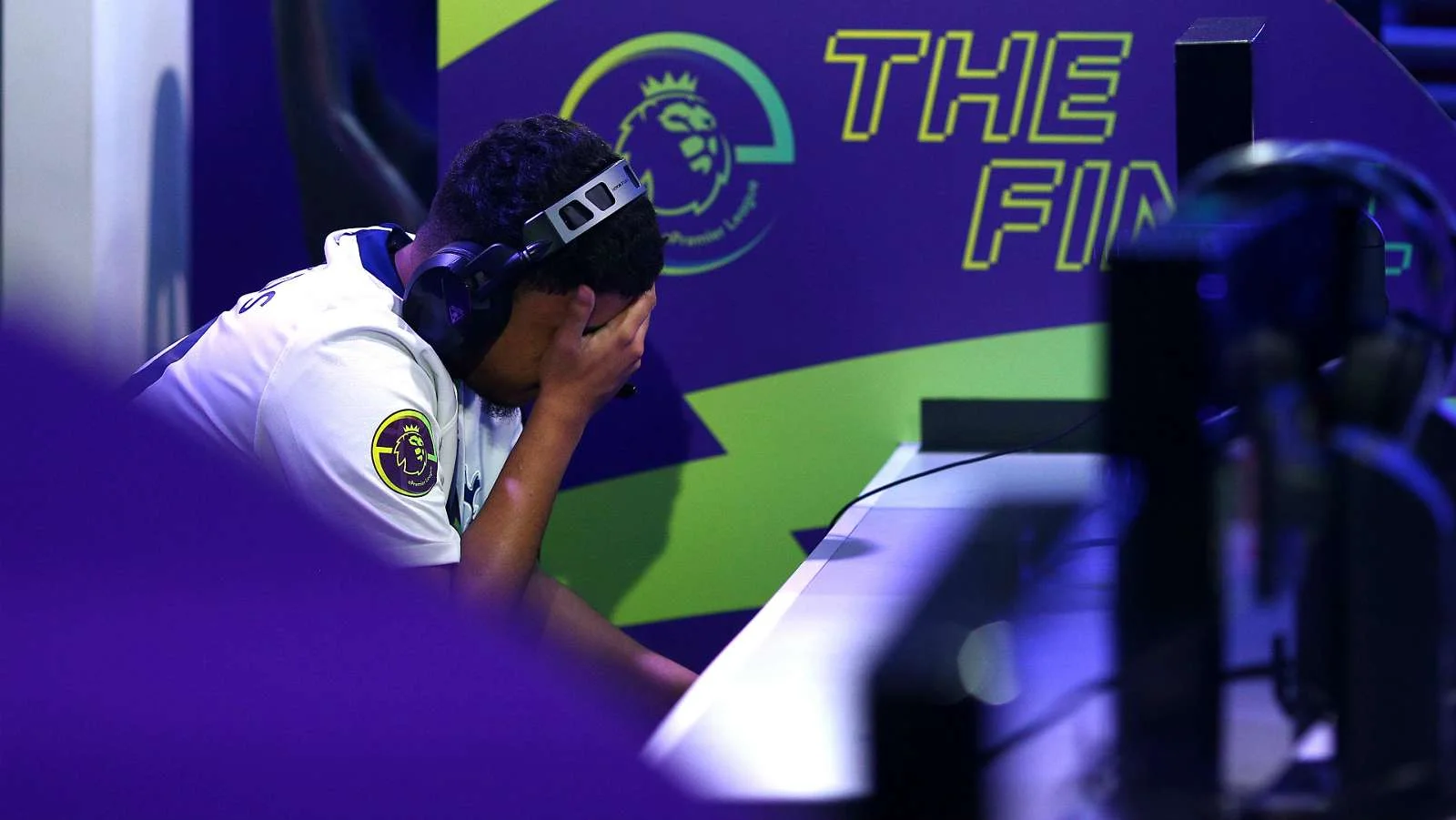 Про-игрока в FIFA 19 забанили за покупку внутриигровой валюты в неофициальном магазине - фото 1