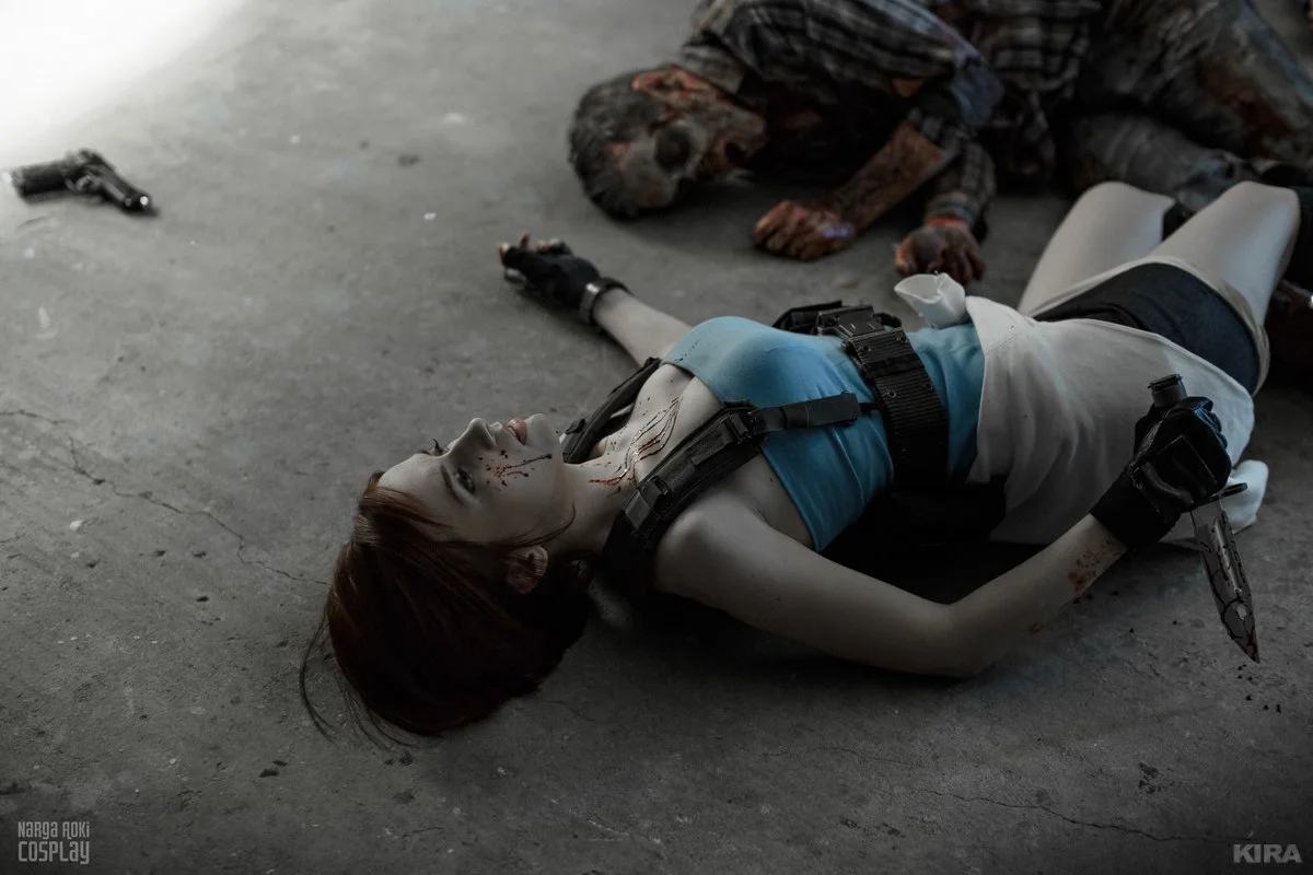 Косплей дня: Джилл Валентайн из Resident Evil 3: Nemesis﻿ сражается с зомби - фото 22