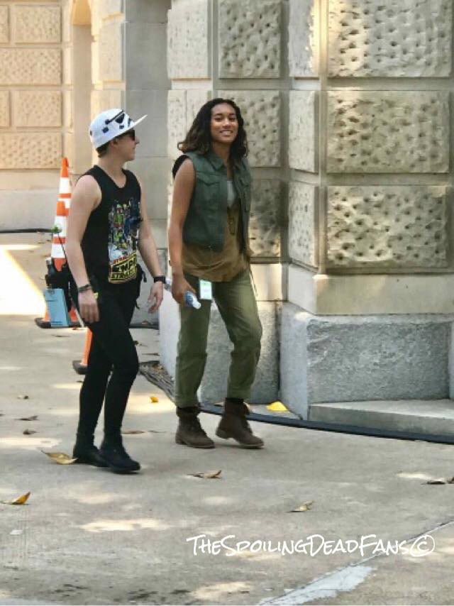 Что Рик и его люди забыли в Вашингтоне? Новые фото со съемок 9 сезона «Ходячих мертвецов» - фото 7