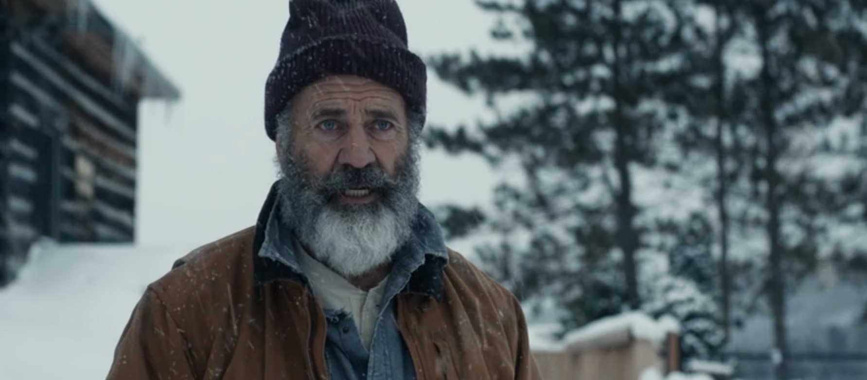 Рождество — праздник семьи, единения и, конечно, подарков. Однако в «Охоте на Санту» (Fatman) все совсем по-другому. Фильм братьев Нелмс в жесткой форме рассказывает о современном обществе, прикрываясь милым (только на первый взгляд) содержанием. Так или иначе, картине удалось представить то самое «новогоднее настроение» с другой стороны. Кстати, в российский прокат картина выйдет 31 декабря.