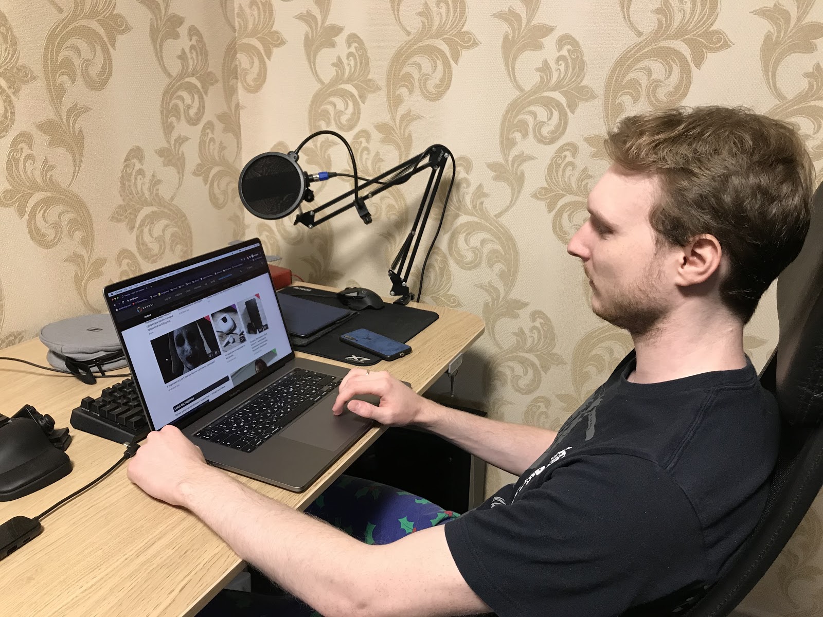 Мобильный интернет — незаменимая вещь в современной повседневной жизни, особенно в условиях «пандемии», когда многие работают на «удаленке», да и досуг проводят в сети. Он давно не уступает по скорости домашнему интернету и позволяет целиком выстроить свой рабочий день, используя, скажем, смартфон или планшет, где бы вы ни находились — дома, на даче, на природе или же в дороге.