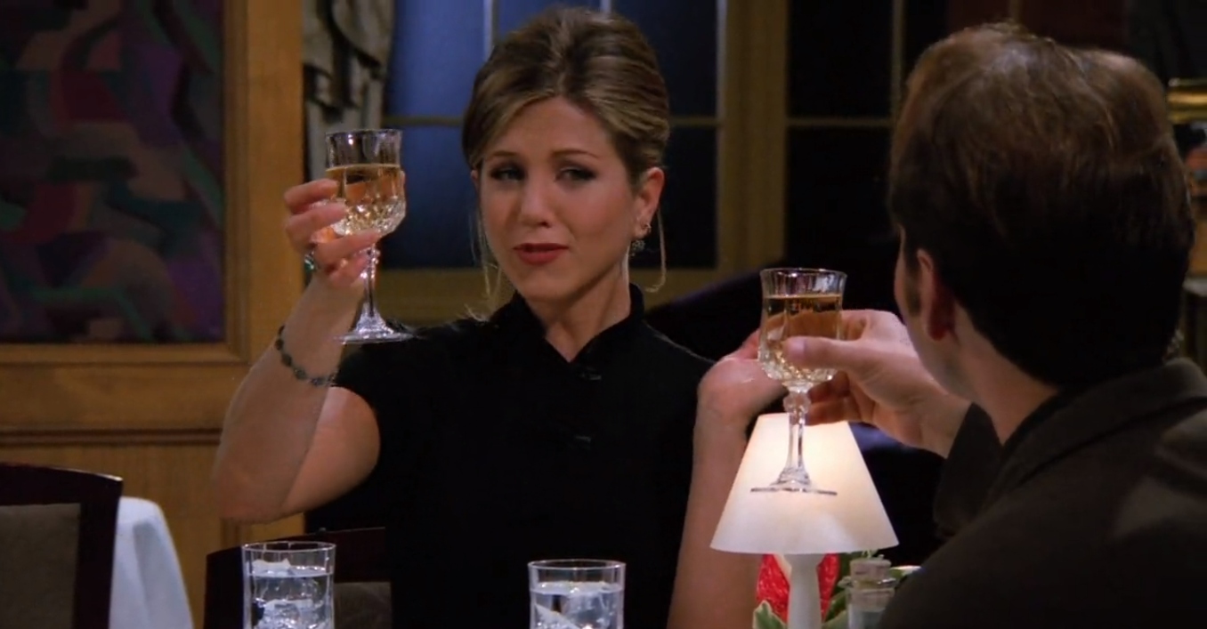 Дженнифер Энистон исполнилось 52 года. Вы наверняка смотрели не меньше десятка фильмов с ее участием - фото 1