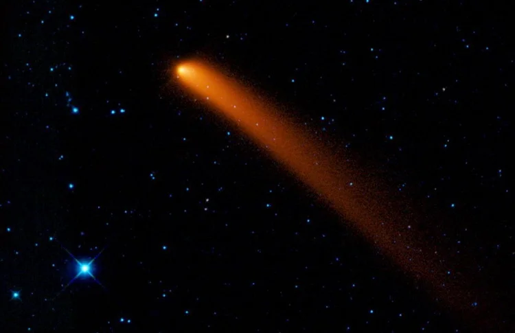 17 февраля 2010 гда инфракрасный космический телескоп NASA Wide-field Infrared Survey сделал этот снимок кометы C/2007 Q3.