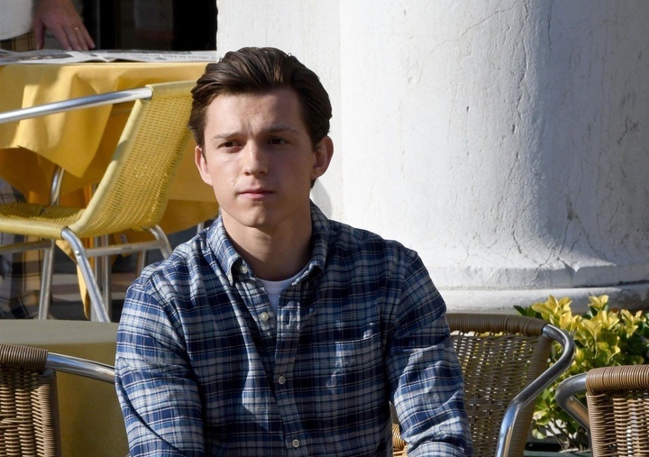 Питер Паркер против венецианского голубя на новых кадрах со съемок кинокомикса «Вдали от дома» - фото 1