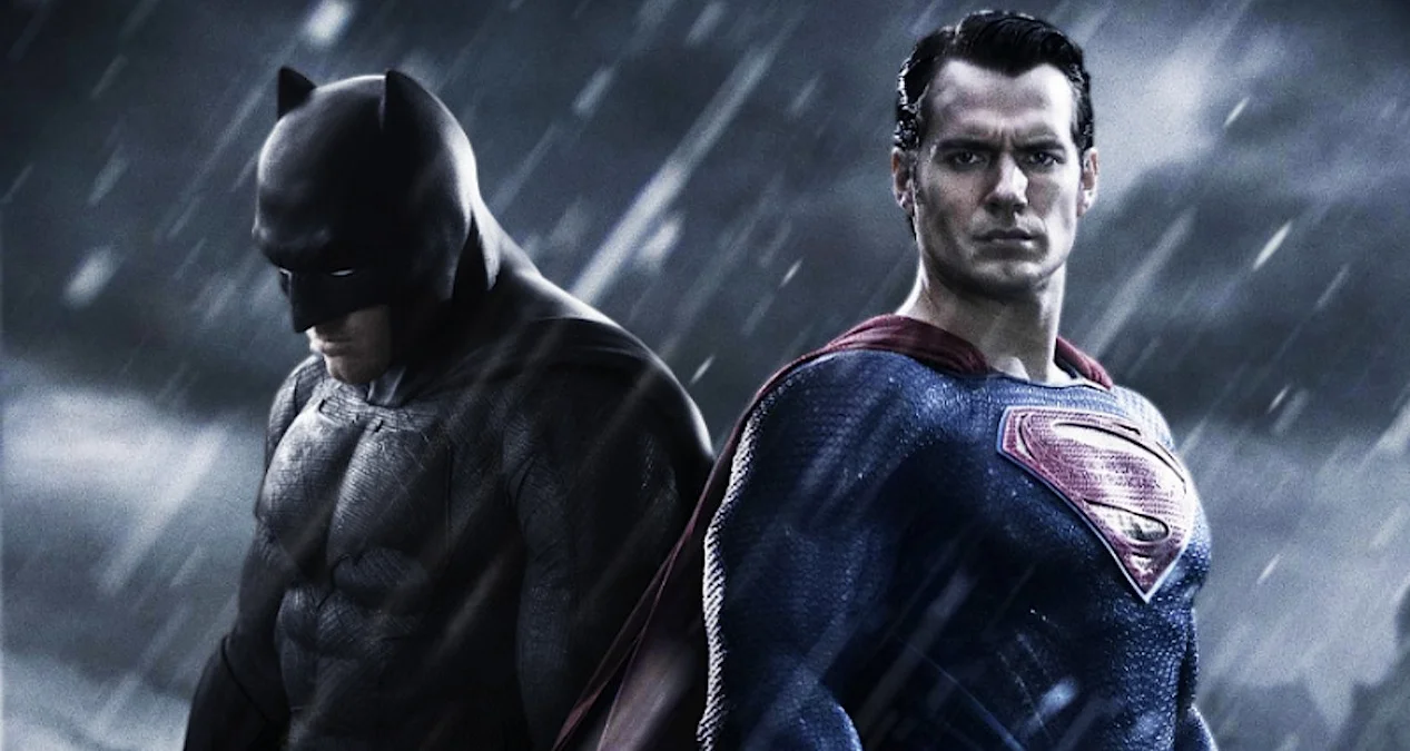 Пафосные Бэтмен и Супермен в новой удаленной сцене из «Лиги справедливости». Куда же они смотрят? - фото 1