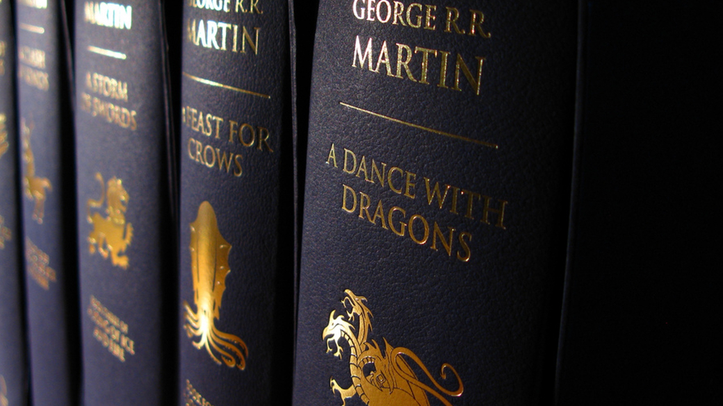 Подводя итоги года, мы не можем не заглянуть в ближайшее будущее. Поэтому рассказываем о нескольких книгах, на которые вам непременно стоит обратить внимание в 2019 году. Увы, жанровая литература в 2019-м находится в таком упадочном состоянии, что внимание придется обращать со значительными оговорками — а также полагаться на способность Джорджа Р. Р. Мартина дописать художественное произведение.
