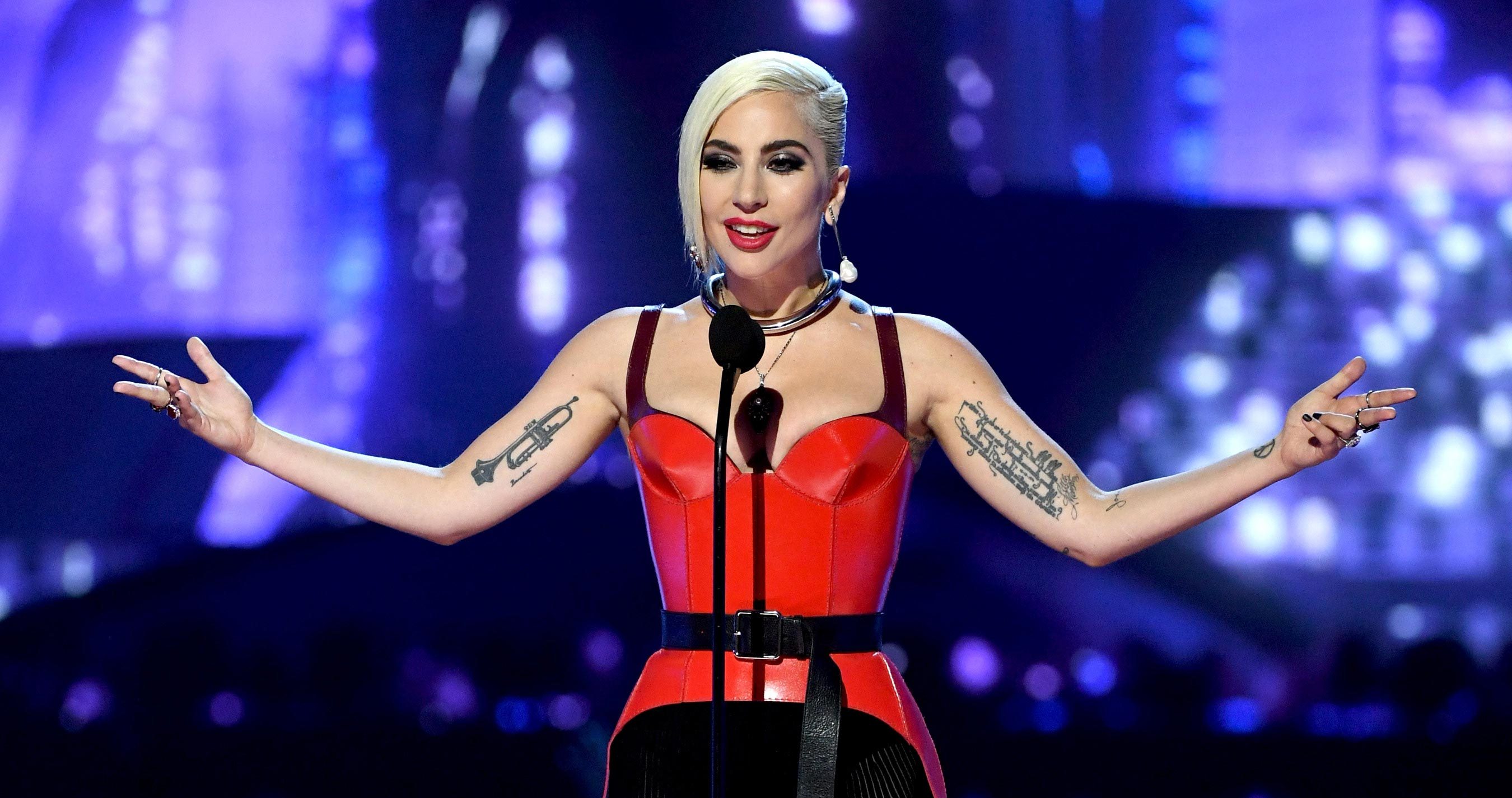 «Продам медведя. Не пьет»: как русские устроили трэш и ад в Instagram-комментариях Леди Гаги - изображение 1 «Продам медведя. Не пьет»: как русские устроили трэш и ад в Instagram-комментариях Леди Гаги - фото 1