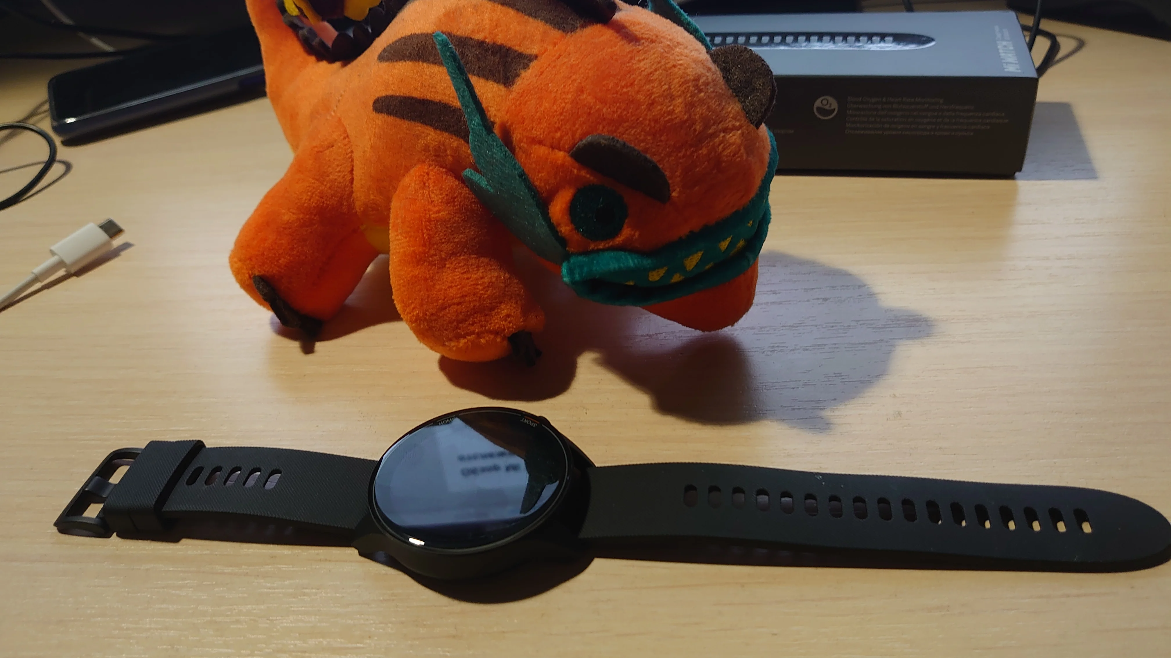 В конце 2020 года Xiaomi выпустила новые «умные» часы — Mi Watch. Наручный гаджет позиционируется как «спутник для активного образа жизни», у него неброский, но современный дизайн. Но чем они могут привлечь, если сравнивать с конкурентами, а чем оттолкнуть? Все детали в материале ниже.