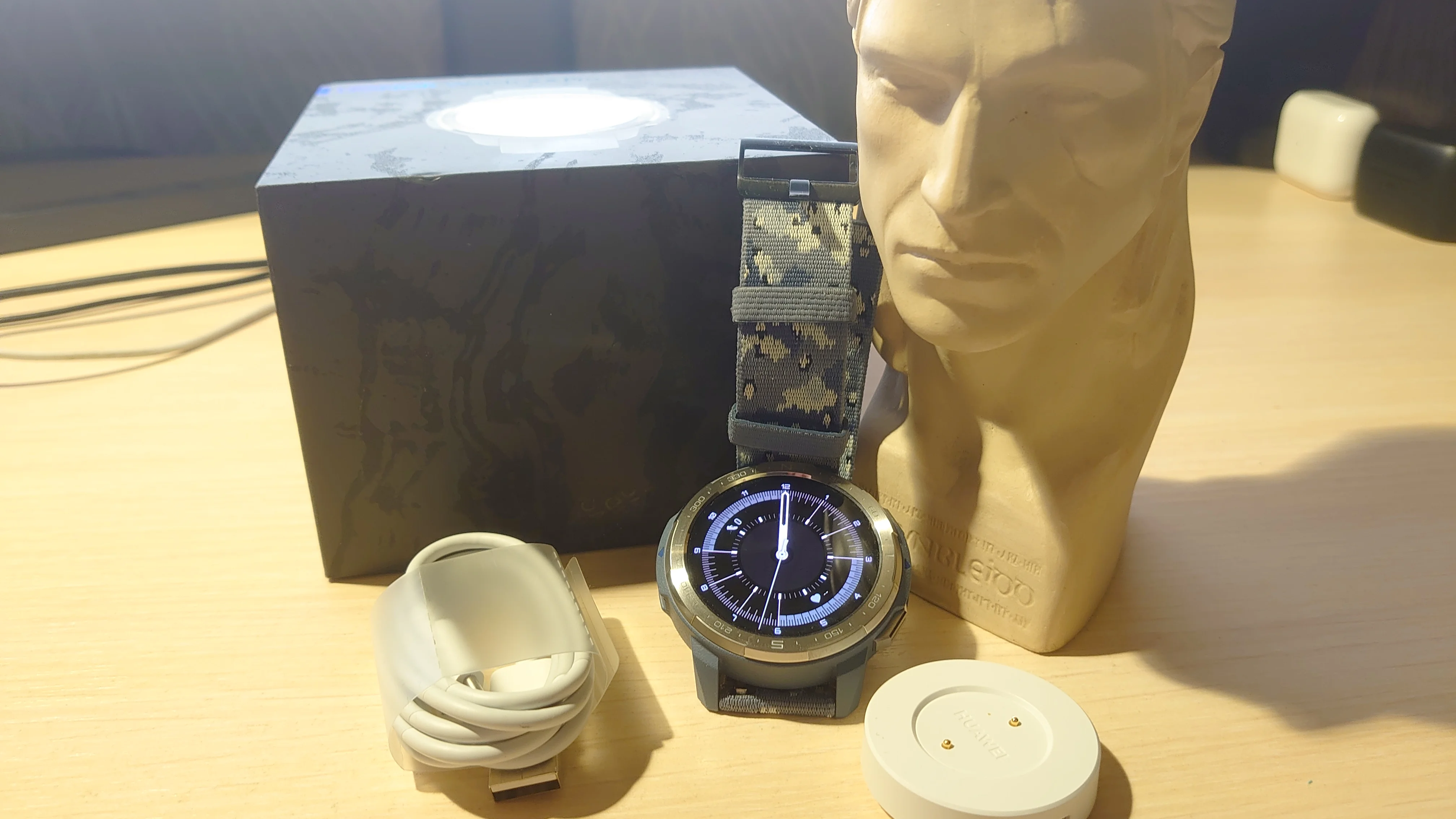 В конце 2020 года Honor выпустил свои первые ударопрочные «умные» часы Watch GS Pro. Новинка позиционируется, как модель с военной защитой и обилием возможностей. Но надо ли такое обычному пользователю и стоит ли за это переплачивать? Разбираемся в вопросе ниже.