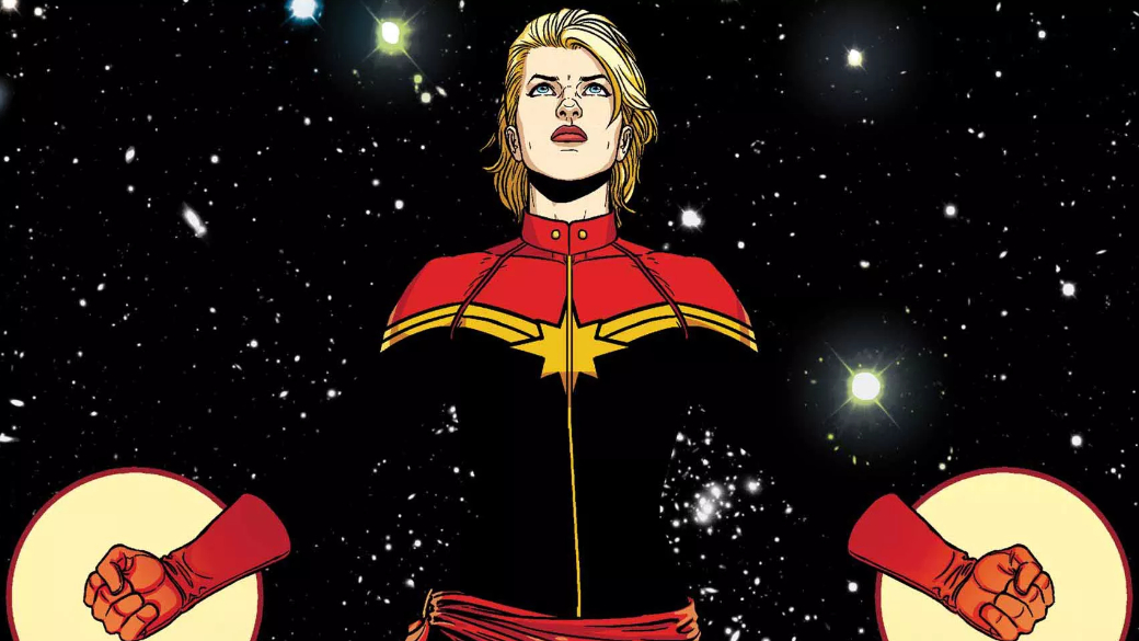 7 марта в кино выходит новый фильм киновселенной Marvel — «Капитан Марвел». Это история пилота ВВС США Кэрол Дэнверс, ставшей супергероиней, обладающей огромной силой. В трейлерах фильма внимательные фанаты могли заметить несколько костюмов Кэрол, а в комиксах их было еще больше. В связи с этим мы решили собрать самые яркие образы Дэнверс в этом материале, чтобы вы могли посмотреть, как с годами менялся образ супергероини.