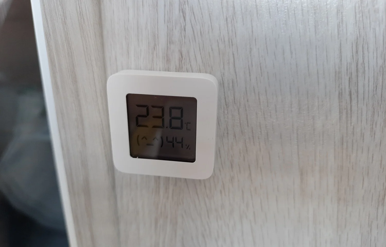 Обзор Xiaomi Mijia Termometer 2 — миниатюрный смарт-термометр для дома и дачи - фото 8