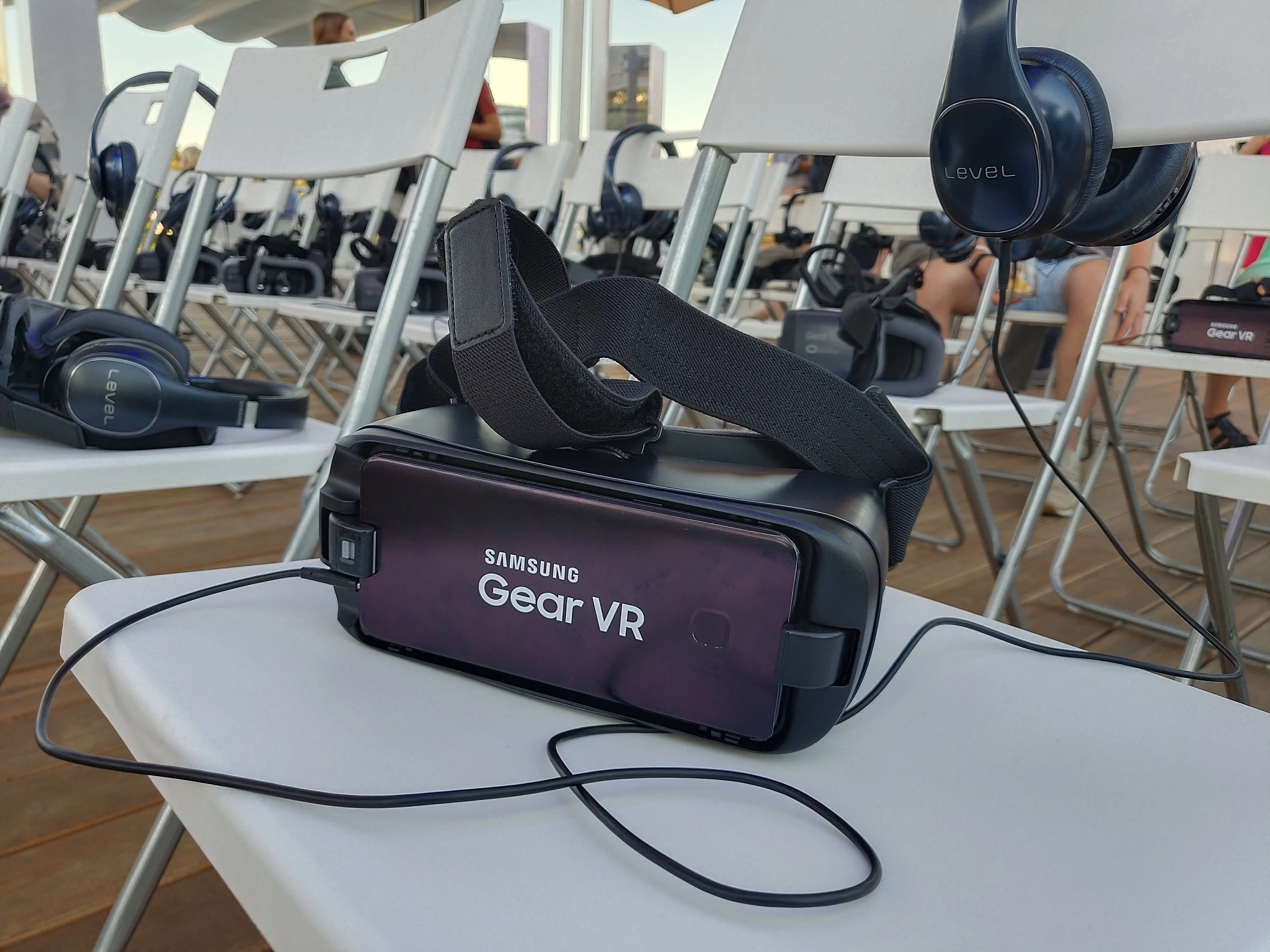 «Хочешь смотреть VR — умей вертеться». Впечатления от первого сериала для виртуальной реальности - фото 1