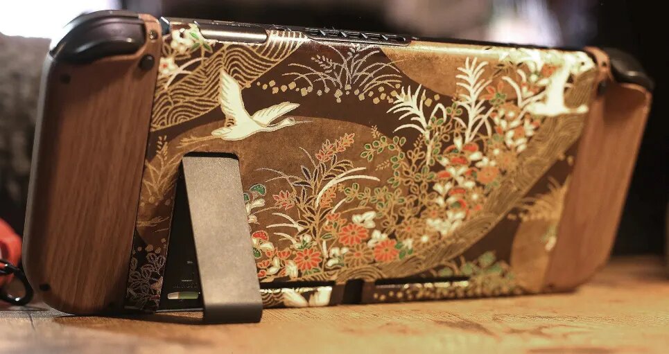 Художница превратила Nintendo Switch в произведение искусства - изображение 1 Художница превратила Nintendo Switch в произведение искусства - фото 1