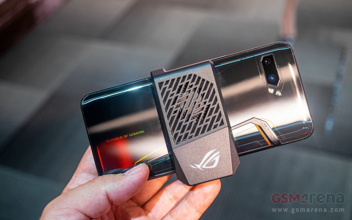 Представлен Asus ROG Phone 2: игровой смартфон с аксессуарами и огромной  батареей [Обновлено] | Канобу