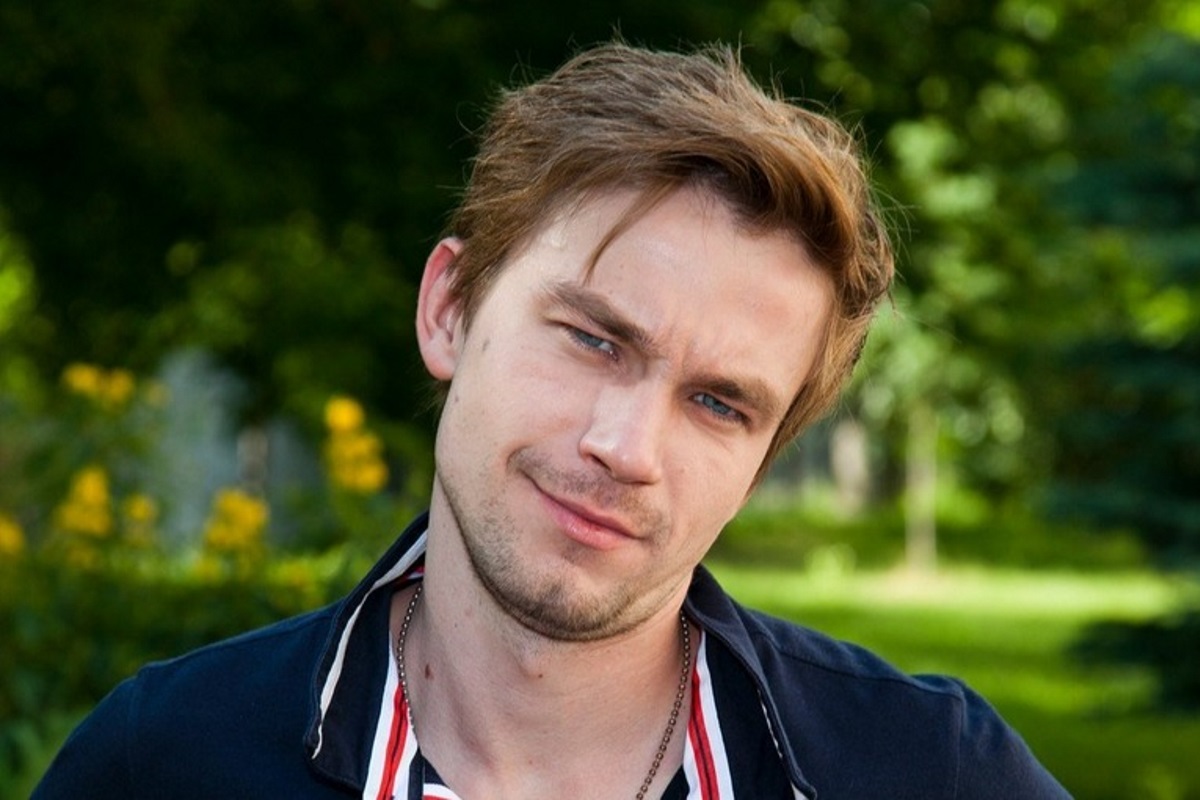 На российские экраны вышел фантастический блокбастер «Вторжение» — сиквел «Притяжения», где одну из главных ролей исполнил Александр Петров. По этому случаю нам удалось пообщаться с самым популярным российским актером современности.