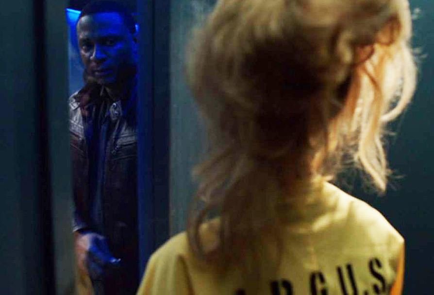 10 пасхалок с Бэтменом и Брюсом Уэйном в сериалах CW - фото 8