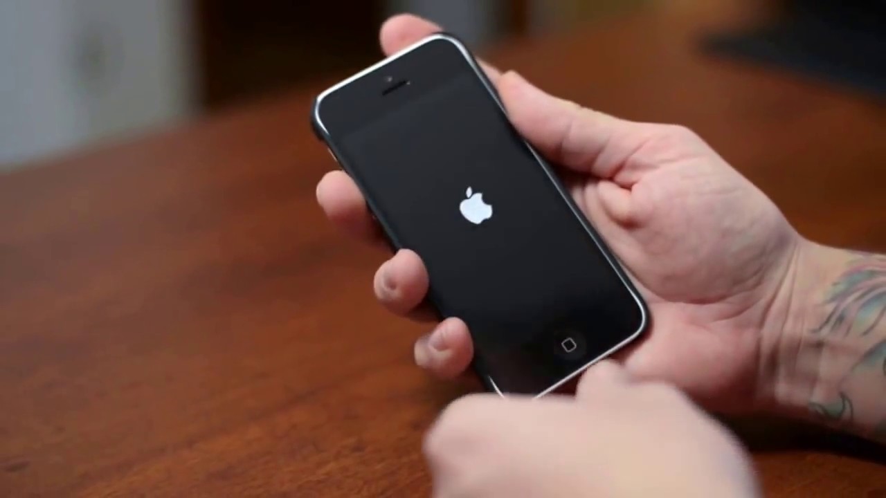 Apple на коне! Пользователи iOS-устройств начали жаловаться на постоянную перезагрузку - фото 1