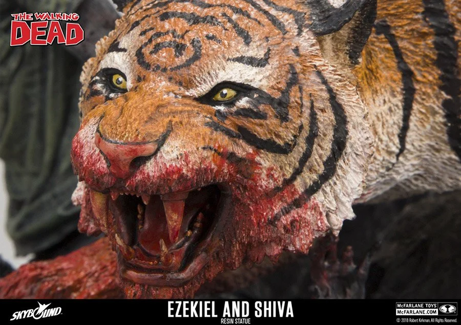 Статуя Короля Иезекииля и его ручного тигра Шивы из «Ходячих мертвецов» - фото 3