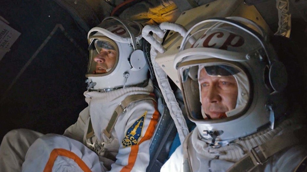 Громких российских премьер в этом году было предостаточно. «Притяжение», «Защитники», «Время первых» и «Салют-7», «Гоголь: Начало», «Последний богатырь», «Матильда», теперь вот еще «Легенда о Коловрате» и «Максимальный удар» с Невским, Трехо и Дакаскасом. Такого щедрого на крупные проекты года давно не было.