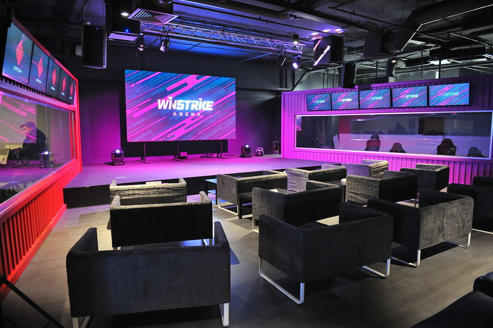 14 апреля состоялось торжественное открытие Winstrike Arena в ЦДМ на Лубянке. Прекрасное месторасположение, толпа геймеров и известные деятели киберспорта. «Канобу» удалось побывать на месте событий и оценить по достоинству новый киберспортивный клуб в Москве.