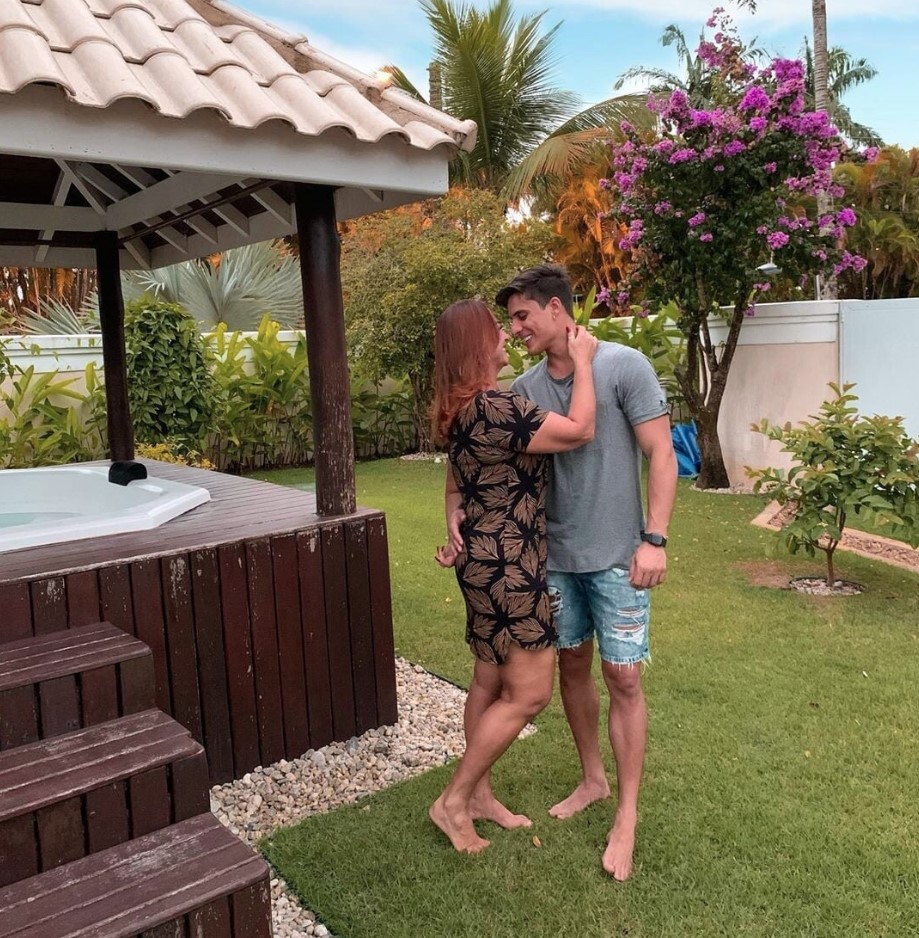 Мама Неймара бросила 23-летнего киберспортсмена. Тот встречался с мужчинами - фото 1