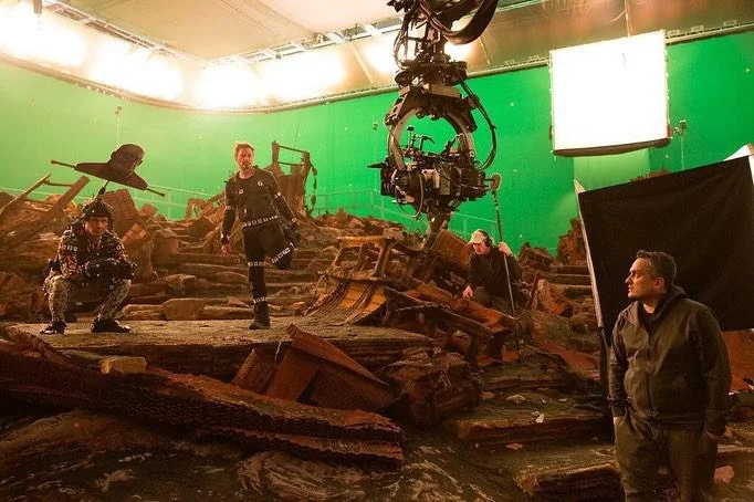 В «Финале» Джош Бролин снимался с «пугалом» Таноса над головой - фото 1