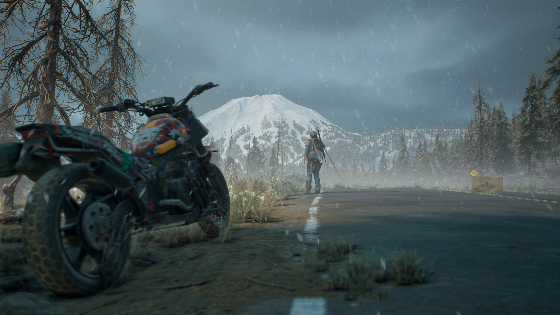 Обычно основа рецензии на игру — разбор механик, но в случае с Days Gone (или «Жизнь после») я эту часть пропущу. Потому что Days Gone — живое воплощение опопсевшего сурвайвл-жанра с «юбисофтовским» открытым миром. Far Cry, Assassinʼs Creed, State of Decay (раз уж мы про зомби сегодня), Horizon от той же Sony, новая трилогия Tomb Raider. Что это за жанр, как он работает, что в нем хорошего, а что плохого, вы и так прекрасно знаете, а если нет — можете почитать обзор любой из перечисленных выше игр. Поэтому же я не буду ругать Days Gone за элементарный крафт, собирательство хлама и охоту, за «знаки вопроса» на карте и аванпосты — это жанровые маркеры, глупо критиковать игру за них. Да и чего ругать — с формулой Ubisoft игра справляется лучше самой Ubisoft, об этом в конце текста расскажет Денис Князев.