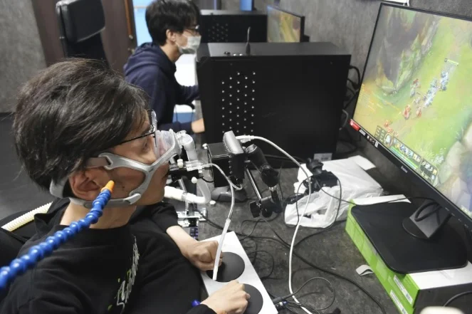 В Японии пройдет турнир для инвалидов на контроллерах, которые управляются дыханием - фото 1