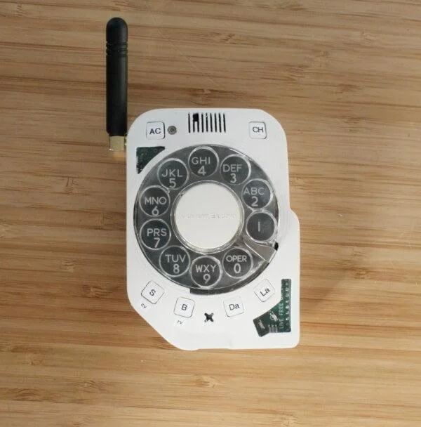 Девушка инженер создала телефон с дисковым механизмом, чтобы не отвлекаться на интернет и соцсети - фото 1