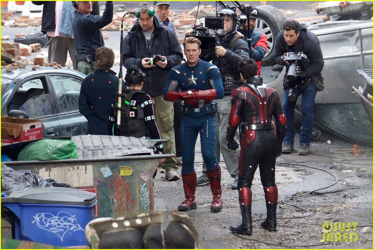 Роберт Дауни-младший, Крис Эванс и другие веселятся на новых фото со съемок «Мстителей 4» - фото 4