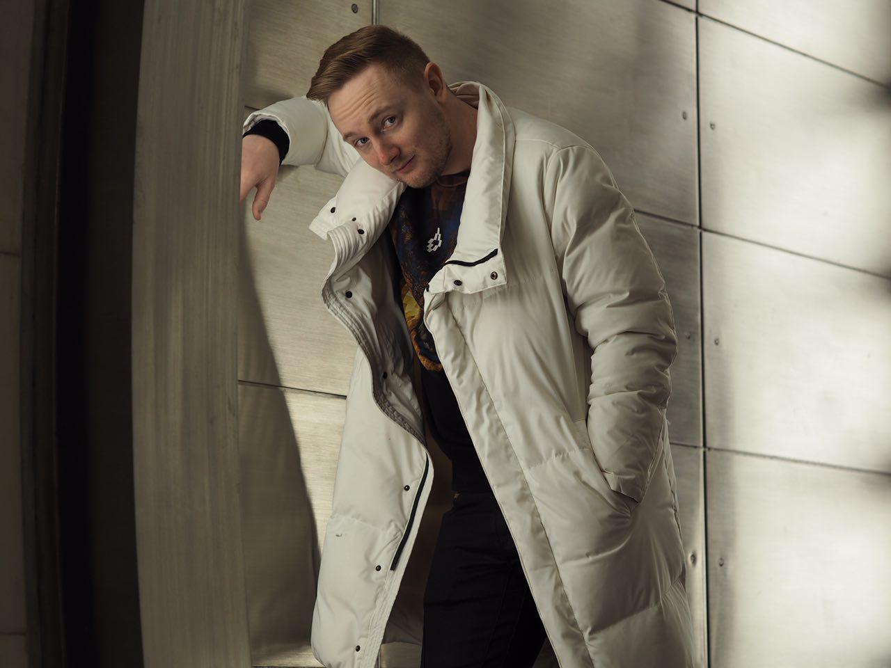 В World of Tanks можно наткнуться на большое количество «вододелов», но среди них выделяется лишь один человек — Константин «Jove» Ладанин, о котором должен быть наслышан, пожалуй, каждый «танкист». Мало того, что на его YoTube-канале почти 3 миллиона подписчиков, так к его мнению прислушиваются даже разработчики. «Канобу» связался с Jove, чтобы разузнать, что нас ждет в World of Tanks 1.0, а заодно и выяснить, как ему удалось собрать на канале такое количество человек.