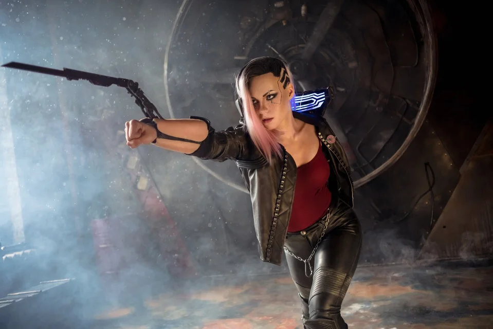 Чертовски крутой косплей главной героини Cyberpunk 2077. Над ним работали даже авторы игры! - фото 4