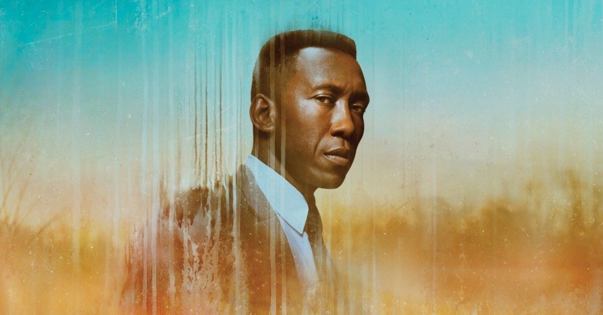 25 февраля вышла восьмая серия третьего сезона «Настоящего детектива». Это финальный эпизод, завершающий еще одну историю культовой антологии Ника Пиццолатто. После крупного успеха первого и (относительного) провала второго, на третий сезон возлагались большие надежды. Пиццолатто взял длинную паузу, после которой от писателя было вполне логично ожидать нечто выдающееся. Увы, чуда не случилось — вместо сильной истории мы получили очень хилое расследование, в котором от детектива осталось разве что слово в названии сериала.