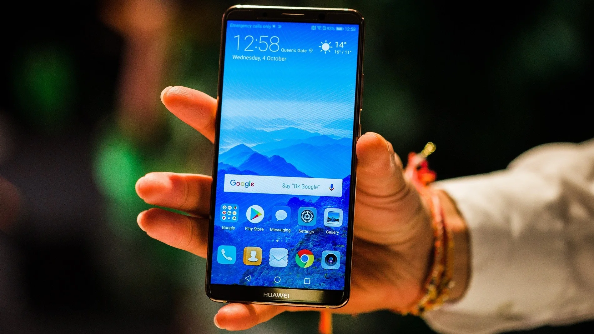 Несмотря на конфликт с США и лишение новых смартфонов сервисов Google, китайская компания Huawei все еще один из лидеров в производстве и продаже смартфонов. Особенно хорошо ей удаются модели с отличными камерами, а цены многих таких устройств ниже, чем у ближайших конкурентов Samsung и Apple. В этой подборке собраны семь лучших, на наш взгляд, смартфонов компании, которые можно купить прямо сейчас и не пожалеть.