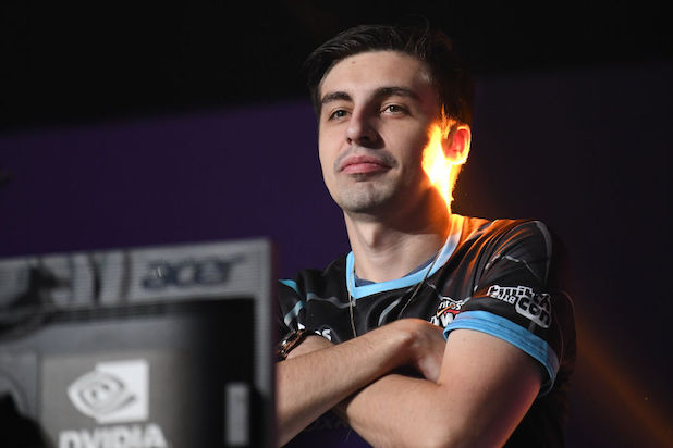 Shroud потерял 85% зрителей после перехода с Twitch на Mixer - изображение 1 Shroud потерял 85% зрителей после перехода с Twitch на Mixer - фото 1